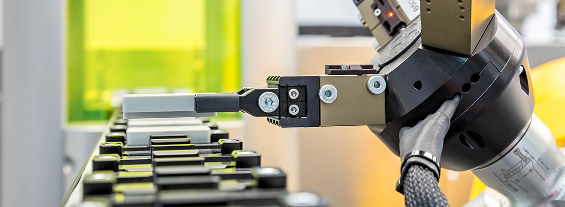 Roboter-Greifer-Foerdertechnik-L